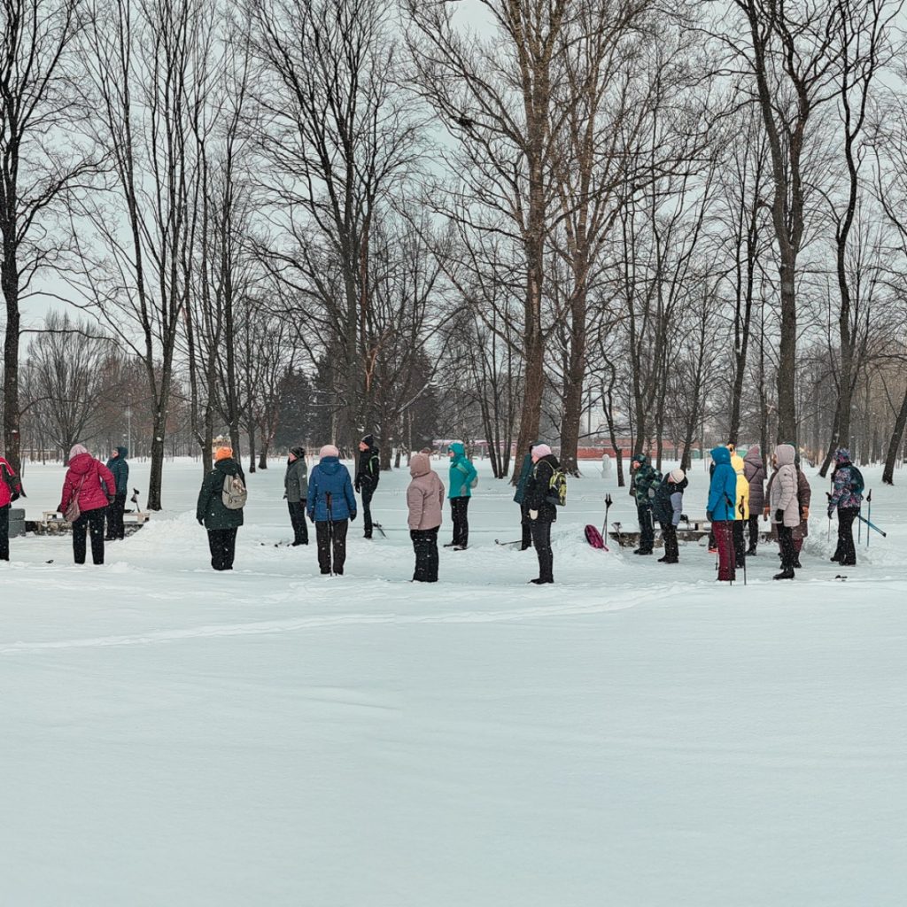 В Южно-Приморском парке начались занятия по скандинавской ходьбе!